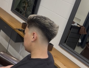 オールバック　スキンフェード　クフィア　なんば　浪速区　日本橋　恵美須町　バーバー　理容室